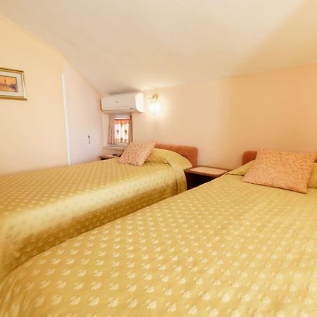 Holiday Home Nevena By Rent Istria Buje Zimmer foto