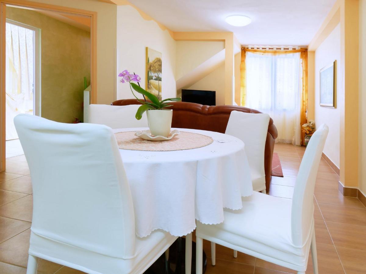 Holiday Home Nevena By Rent Istria Buje Exterior foto