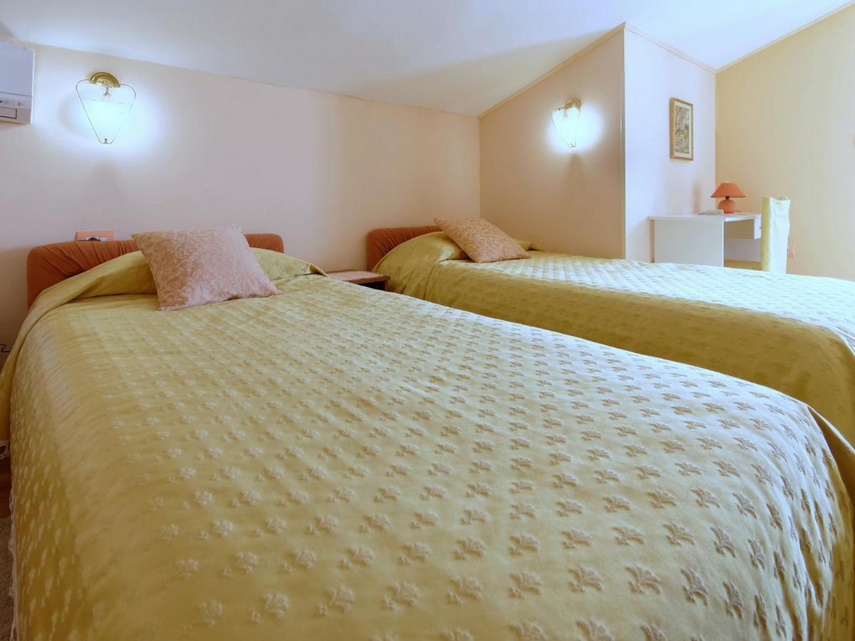 Holiday Home Nevena By Rent Istria Buje Exterior foto