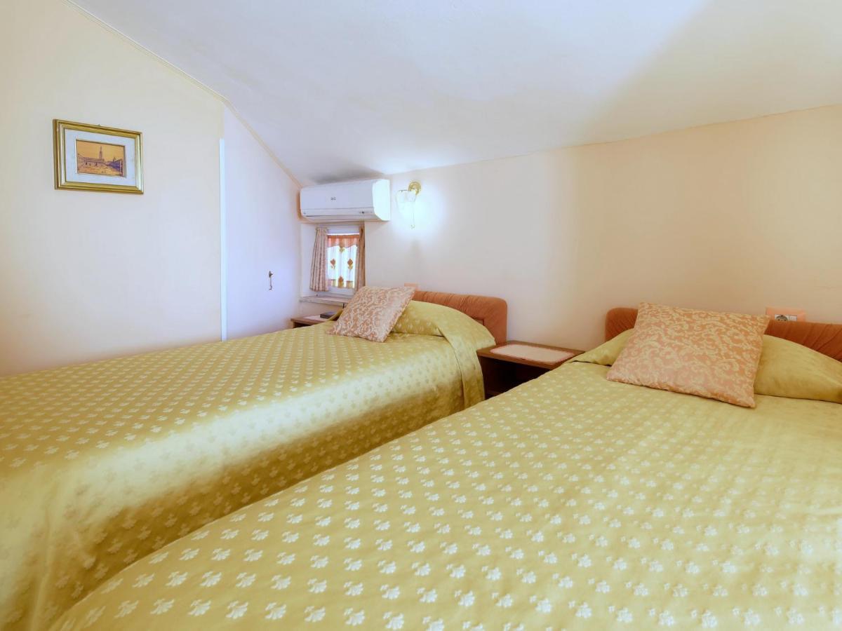 Holiday Home Nevena By Rent Istria Buje Exterior foto