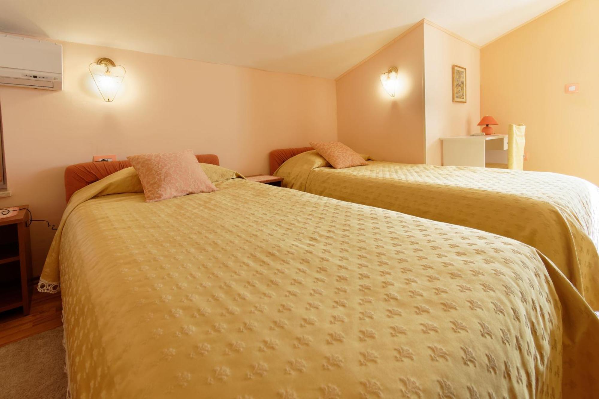 Holiday Home Nevena By Rent Istria Buje Zimmer foto